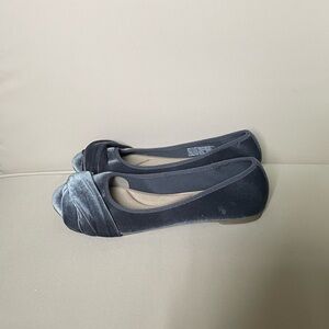 NWOT Blue Velvet Ballet Flats
